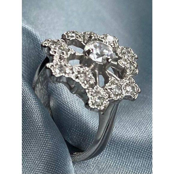 DD# Striking Ring Multiple Cz in 925 Silver & Rhodium overlay. Sz 7 - Picture 5 of 12